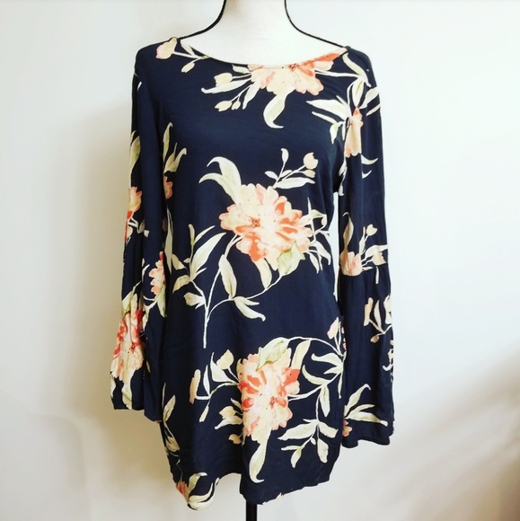 Billabong Tops - 🍉 Billabong Long Sleeve Floral Top